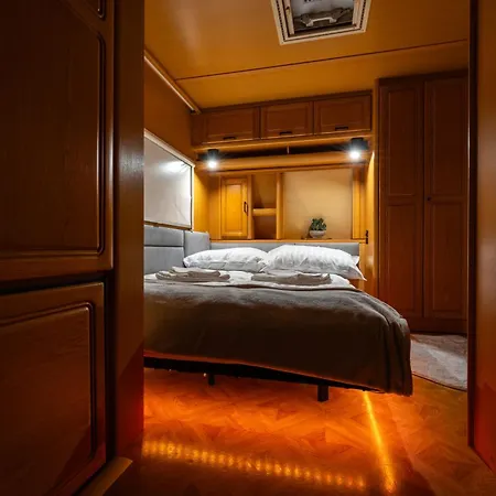 Brzozowy Brzeg - Glamping Nad Jeziorem Kemping Kaniow